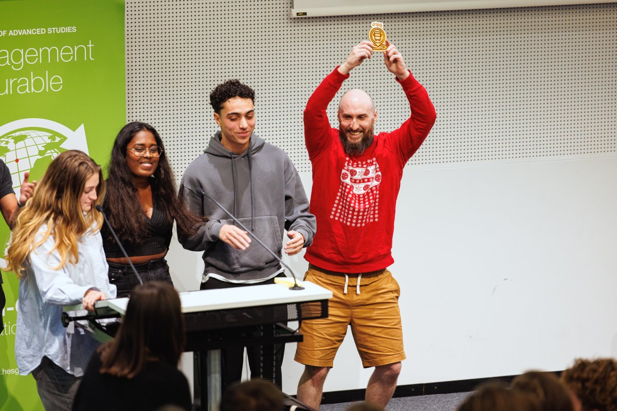 The team won the "favorite project" award elected by hackathon community.