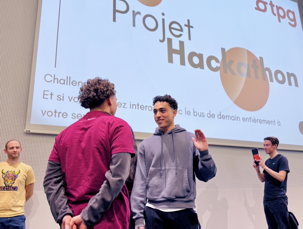 The students presenting their solution with an interactive presentation and immersive role play during the final pitch