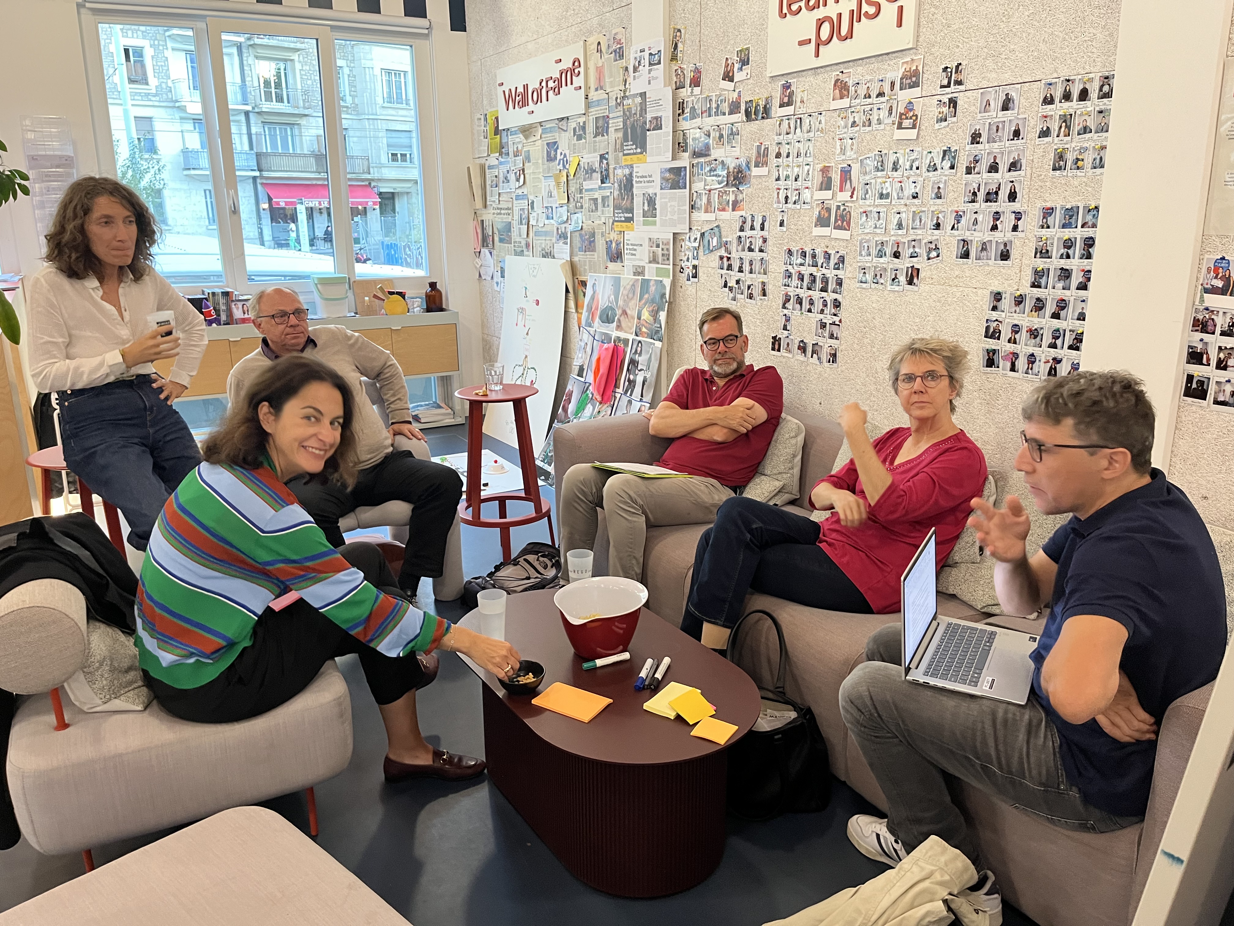 Un groupe de membres réfléchit à la question de l'identité collective d'Open Geneva