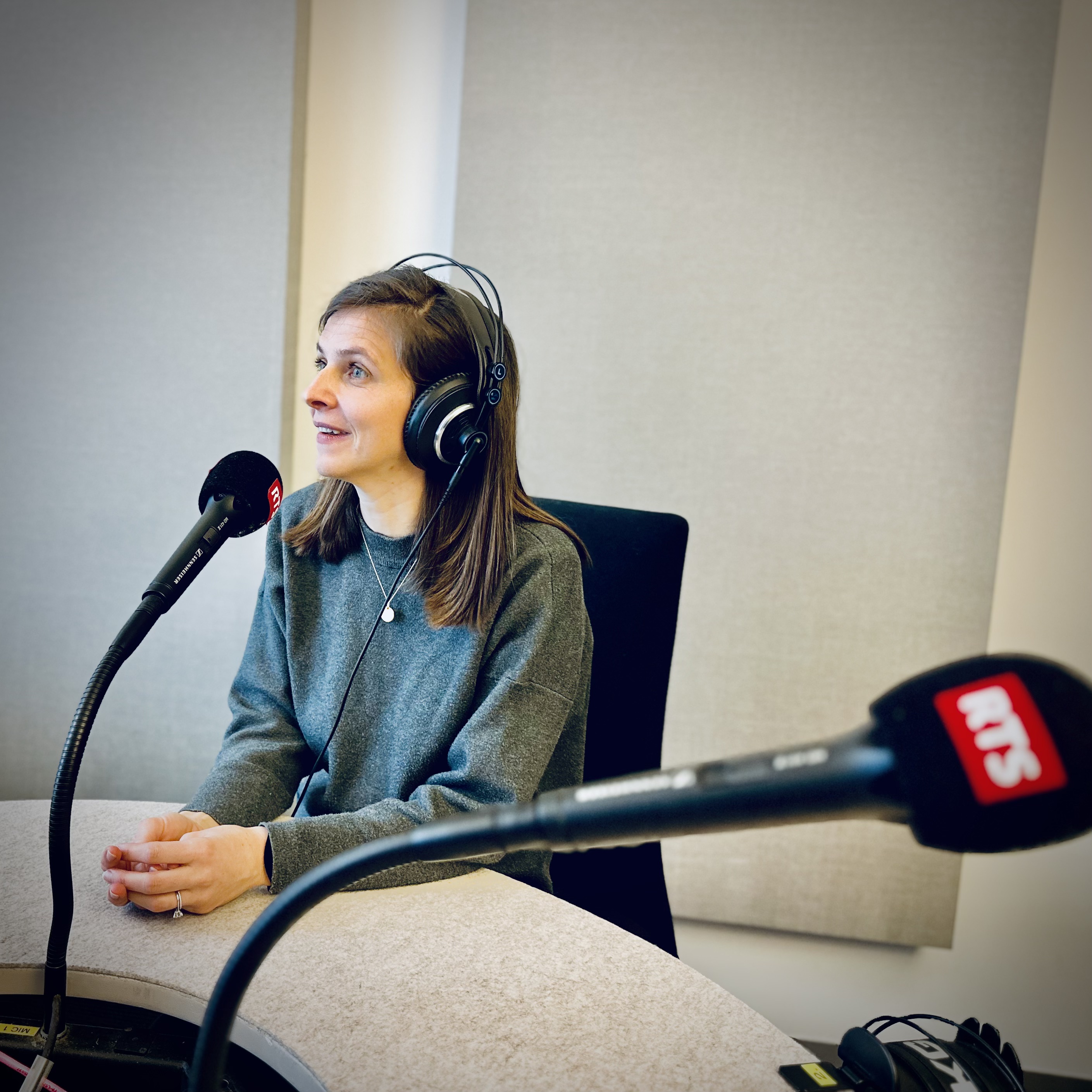 Julia Dallest en interview sur "La 1ère" depuis les studios à la RTS à Genève