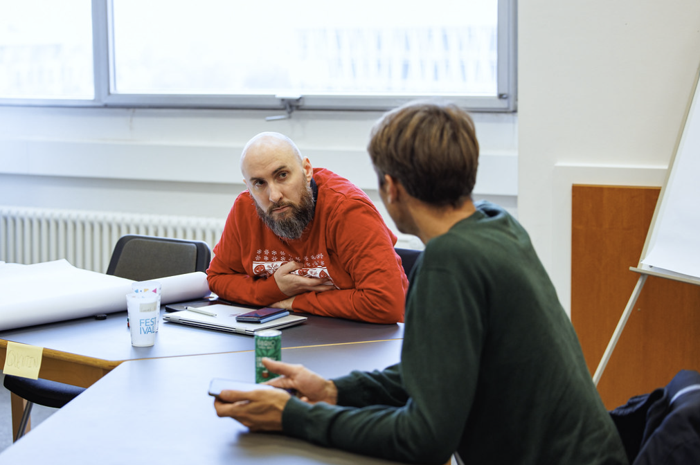 Quentin Matthewson brainstorming with one of the students participating in the hackathon